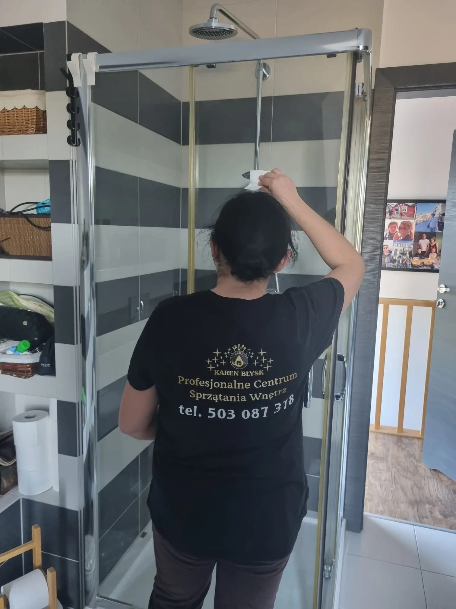 Czyszczenie kabiny prysznicowej – profesjonalne sprzątanie łazienek przez firmę sprzątającą Karen Błysk